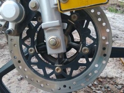 摩托車超速、超負荷使用都是會對摩擦片造成巨大損傷