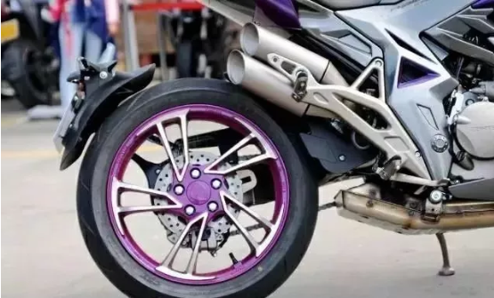 摩托車碟剎好，還是鼓剎好呢？