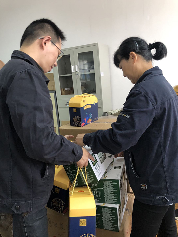 情暖中秋|華龍摩擦片公司為全體員工發(fā)放中秋節(jié)福利