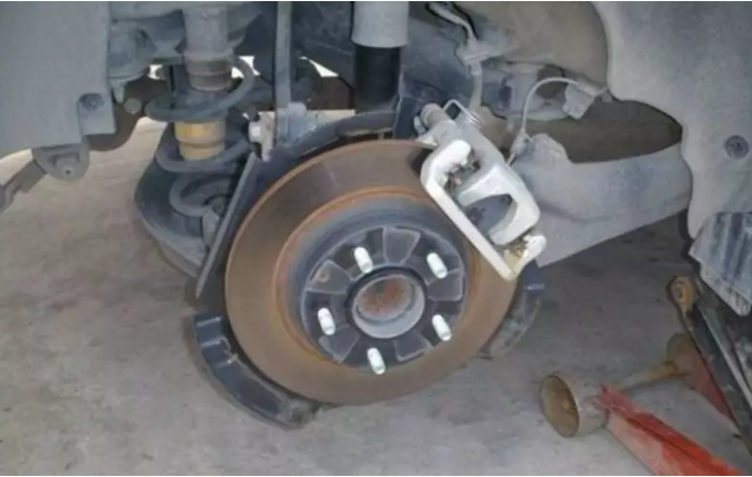 別總不把剎車片生銹當(dāng)回事！