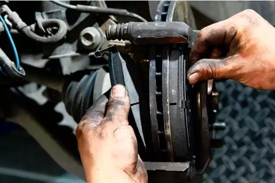 怎樣更換離合器從動盤摩擦片?